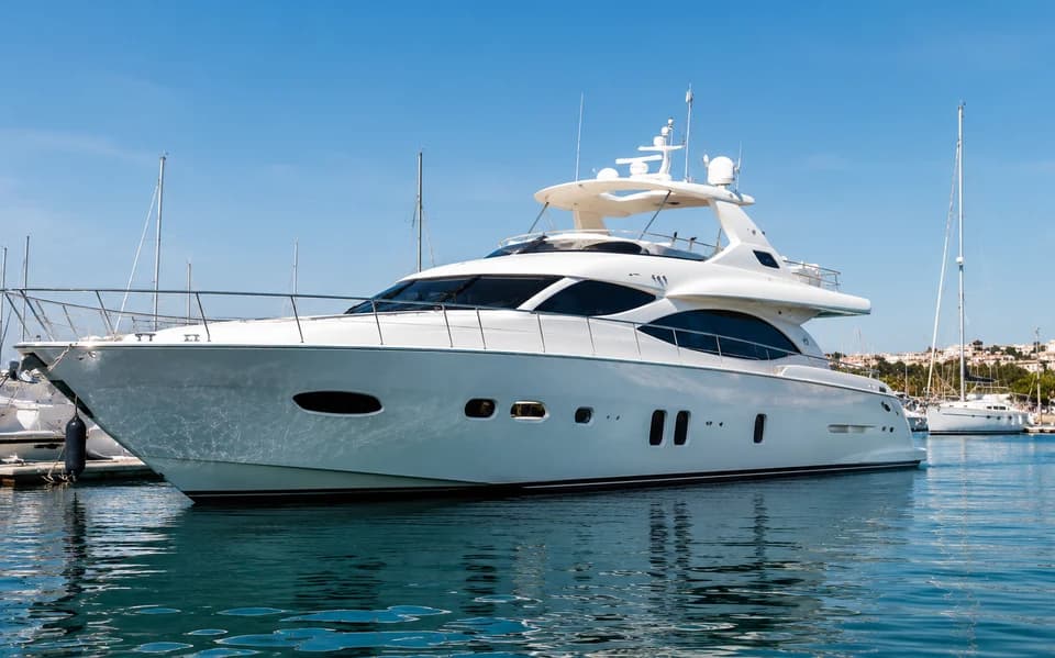 Cleaning of ship and yacht surfaces